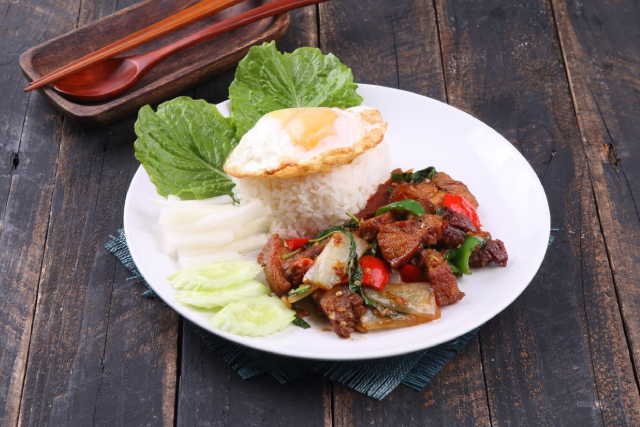 Where to Find the Best Low-Key Thai Food at Sunshine Plaza
